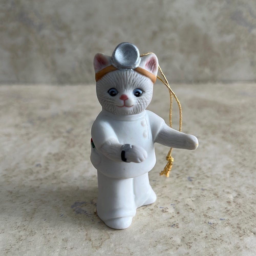 Kitty Cucumber Albert the Doctor Ornament Schmid 1989 Figurine